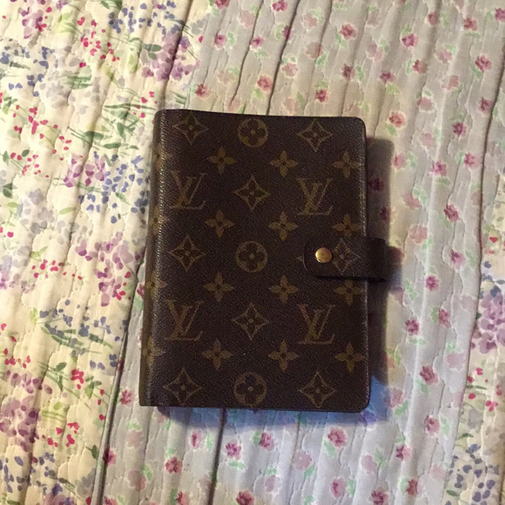 Louis Vuitton MM Agenda monogram price firm